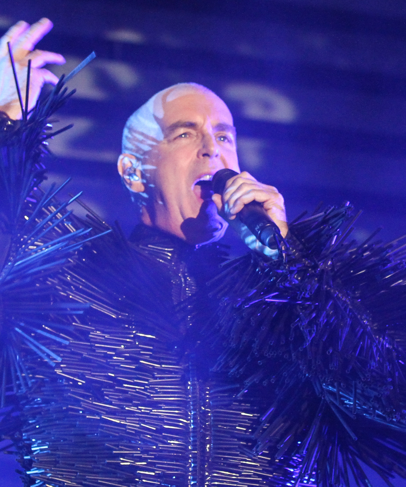 Neil Tennant dei Pet Shop Boys canta al Berlin Festival 2013